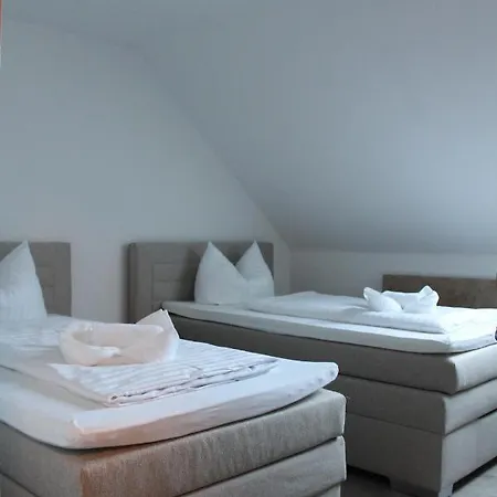 Gastehaus Hubertushof - 24h Check-in Guest house *